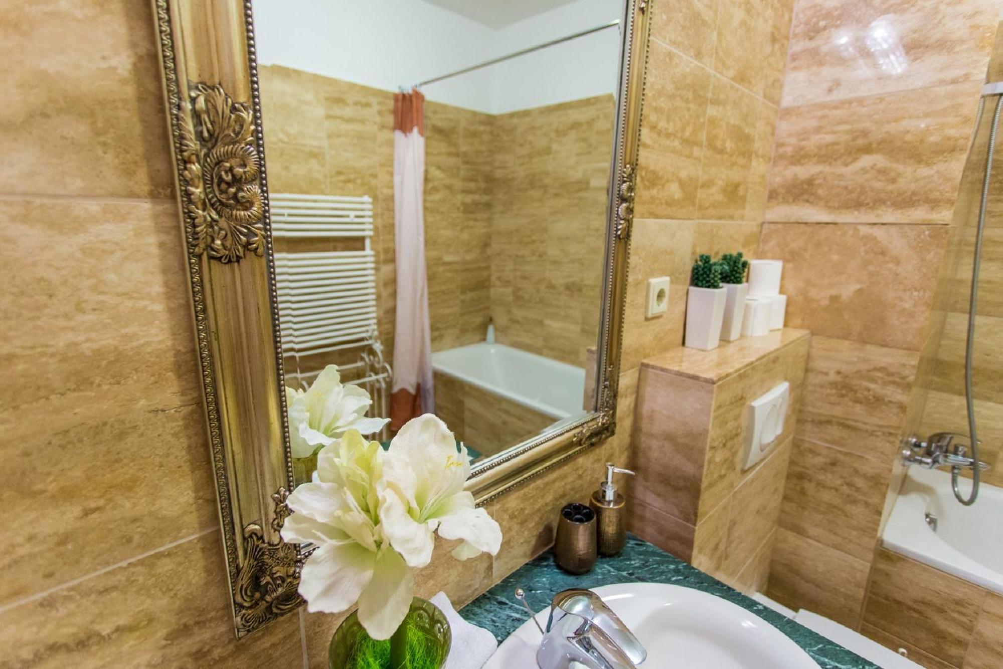 Colours Apartments Superior With Free Parking 부다페스트 외부 사진